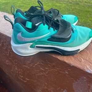 Nike Teal and Black Sneakers